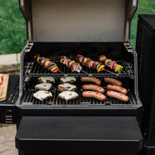 Load image into Gallery viewer, Masterbuilt® - Gravity Series™ 600 Digital Charcoal BBQ & Smoker